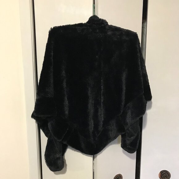 Ladies Faux Fur Shawl One Size - Picture 2 of 2